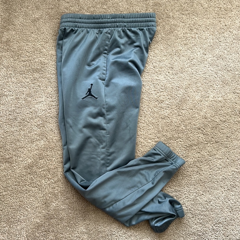 Boys Nike Jordan joggers, like new